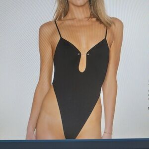 h:ours Recolve Perry Black Bodysuit